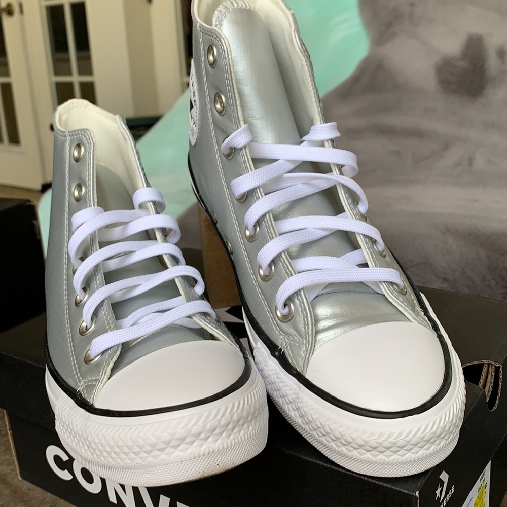 CONVERSE CTAS HI SILVER/WHITE/BLACK WMNS - Picture 10 of 16
